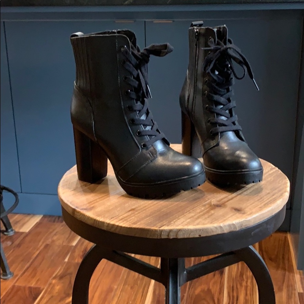 Steve Madden lace up heeled bootie